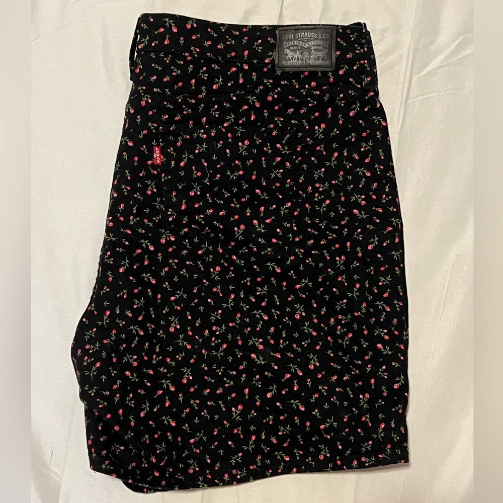 Levi's Women's Denim Shorts Black Floral Rosebud Print Mid Length Size 20W
